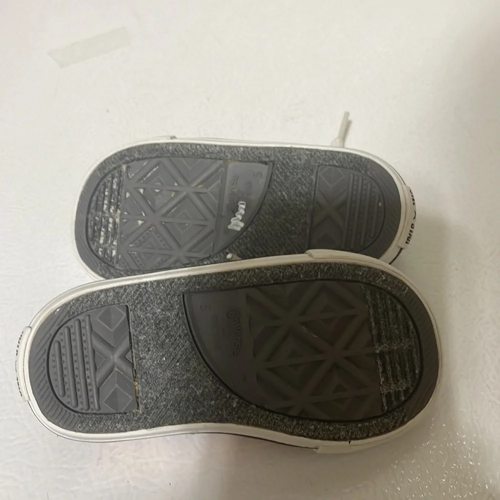 Converse One Star Infant Sneakers. Black With Flames. Excellent Condition Size 5